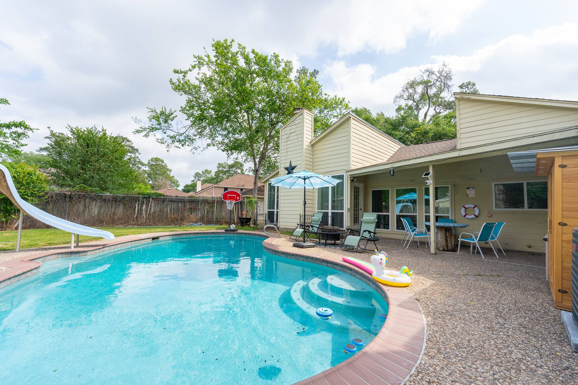 Charming House with Pool in Quiet Neighborhood